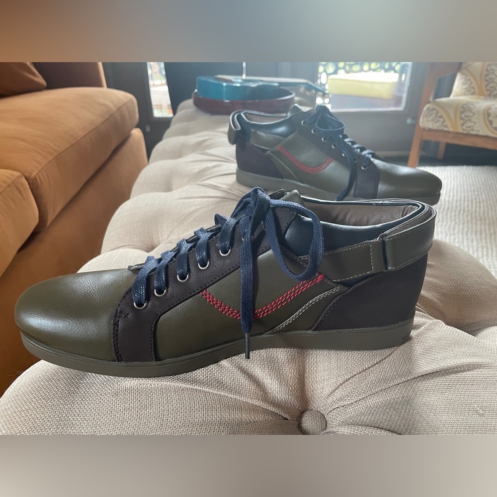 NWT Taymo PoFo tri color kaki men’s shoe size 9